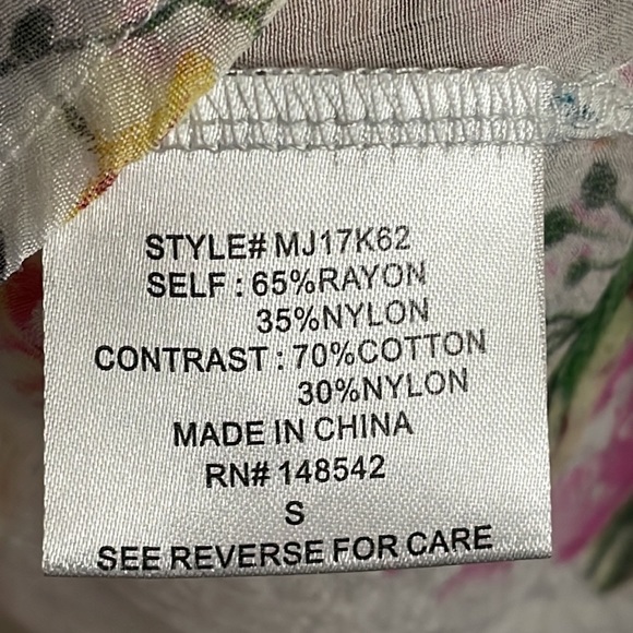 Cyrena white floral lace cold shoulder top Size Small - Picture 7 of 10